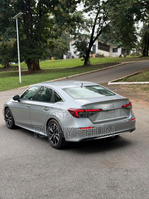 Honda Civic 2025 Silver