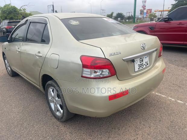 Toyota Belta 2010 Gold