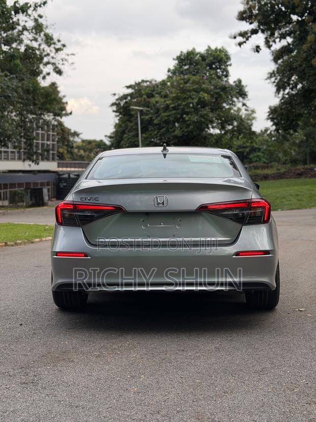 Honda Civic 2025 Silver