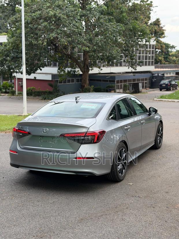 Honda Civic 2025 Silver