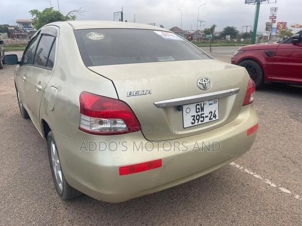 Toyota Belta 2010 Gold