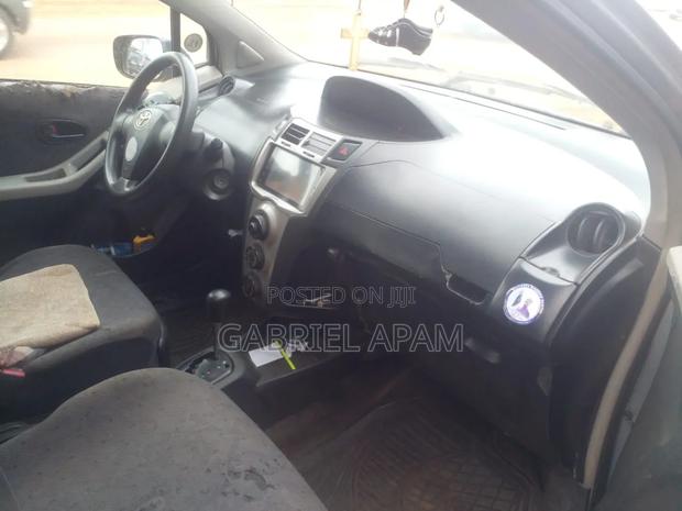 Toyota Vitz 2010 Gray