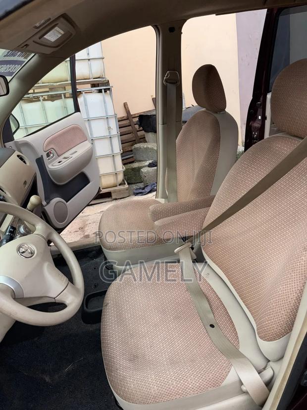 Toyota Sienta 2012
