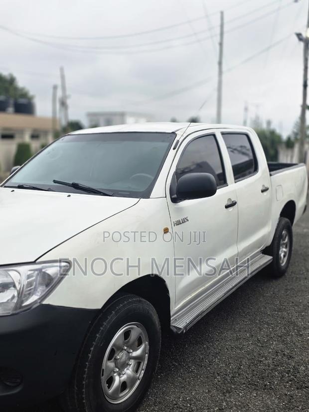 Toyota Hilux 2.5 D-4D 4X4 SRX 2009 Gray