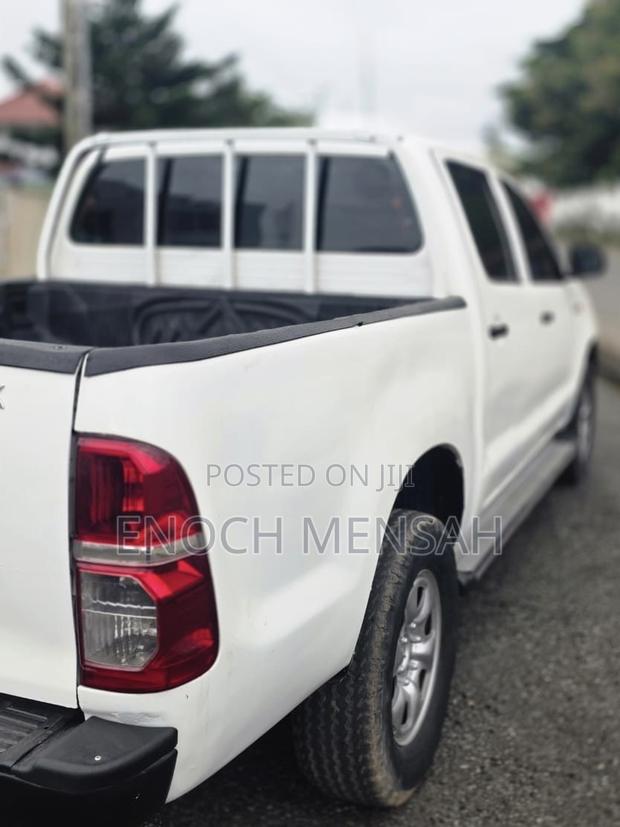 Toyota Hilux 2.5 D-4D 4X4 SRX 2009 Gray