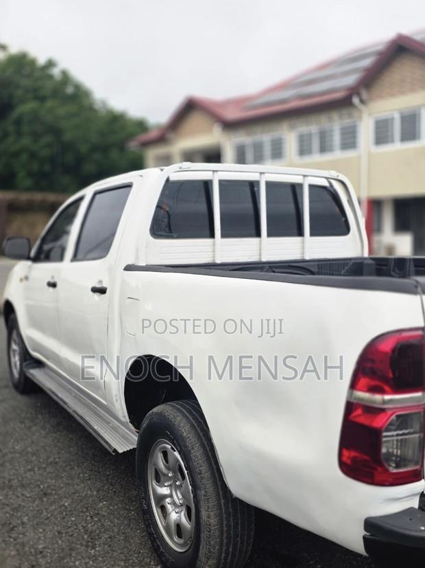 Toyota Hilux 2.5 D-4D 4X4 SRX 2009 Gray