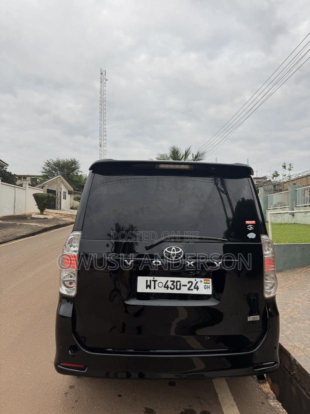 Toyota Voxy 2013 Black