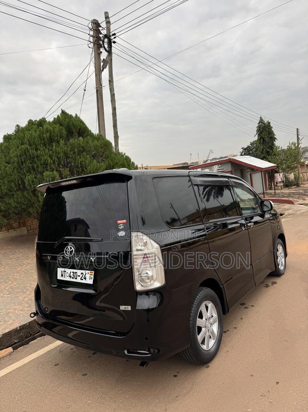 Toyota Voxy 2013 Black