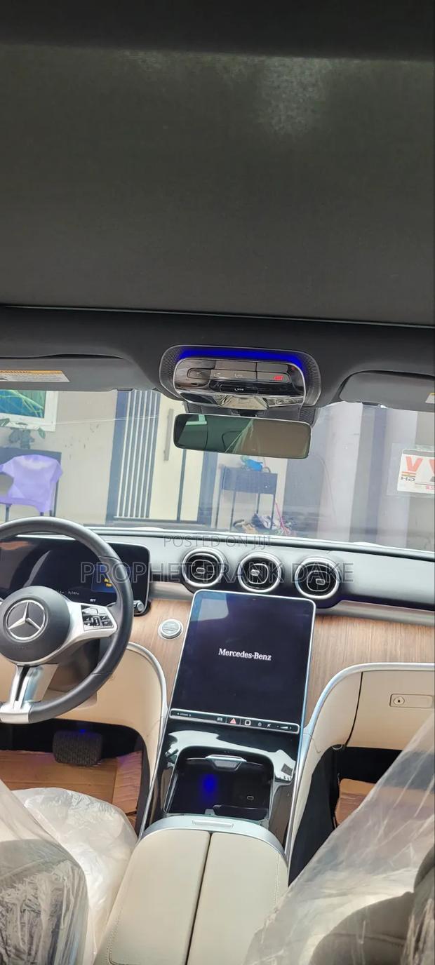 Mercedes-Benz C300 2023 White