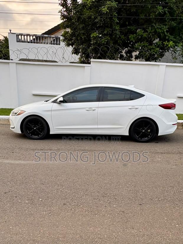 Hyundai Elantra Limited Sedan FWD (2.0L 4cyl 6A) 2017 White