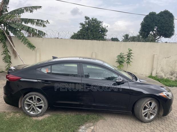 Hyundai Elantra SE Sedan FWD (2.0L 4cyl 6M) 2017 Black