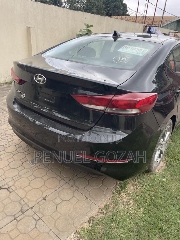 Hyundai Elantra SE Sedan FWD (2.0L 4cyl 6M) 2017 Black