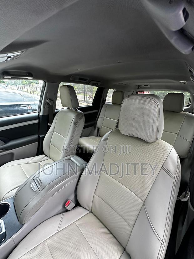 Toyota Highlander LE 4x2 (2.7L 4cyl 6A) 2018 Blue