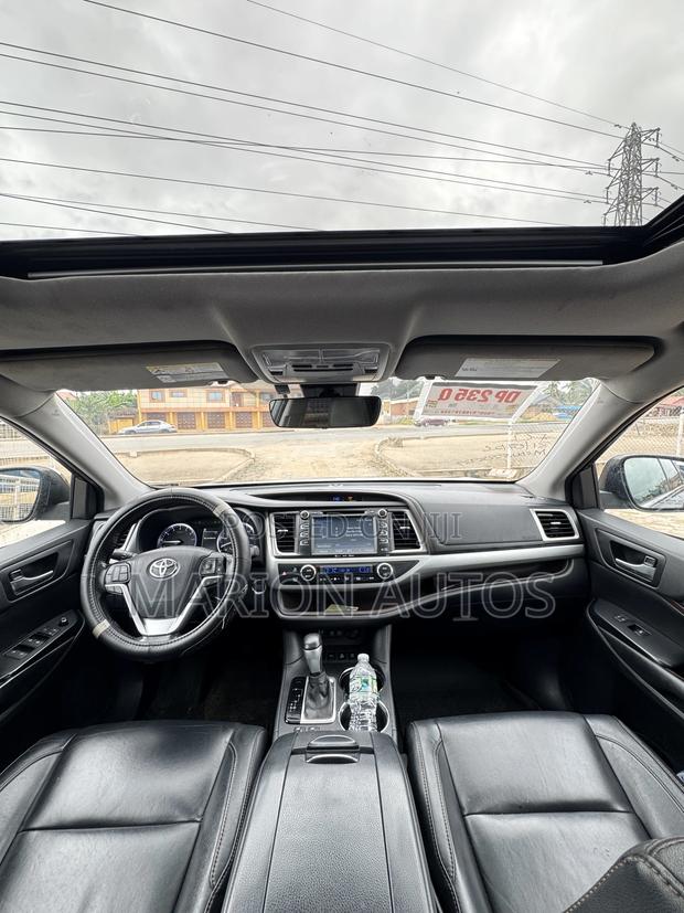 Toyota Highlander XLE 4x2 V6 (3.5L 6cyl 8A) 2017 Black