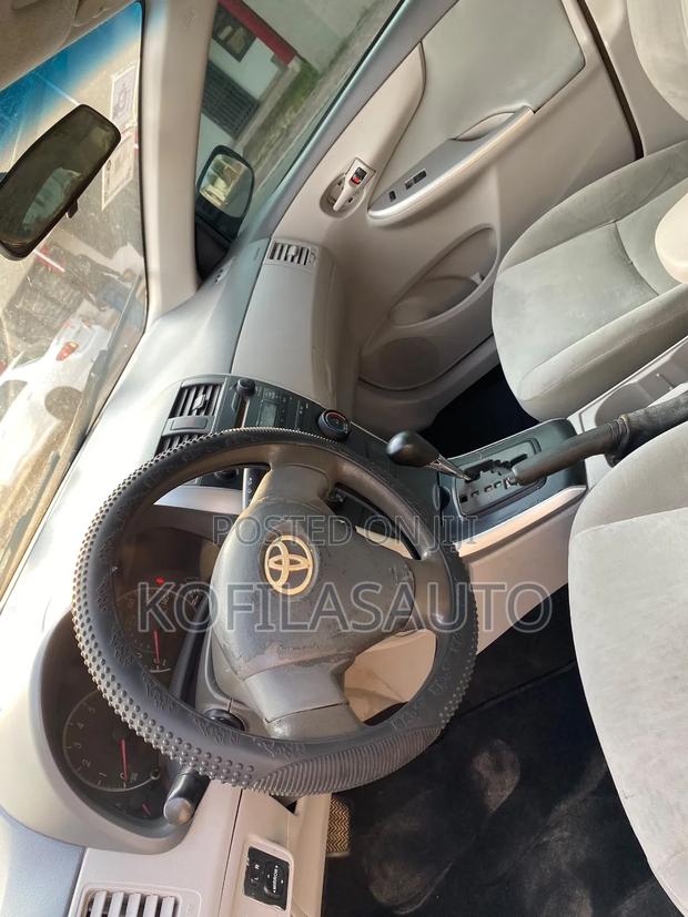 Toyota Corolla 2010 Gray