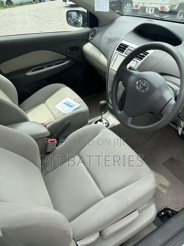 Toyota Belta 2010 Silver