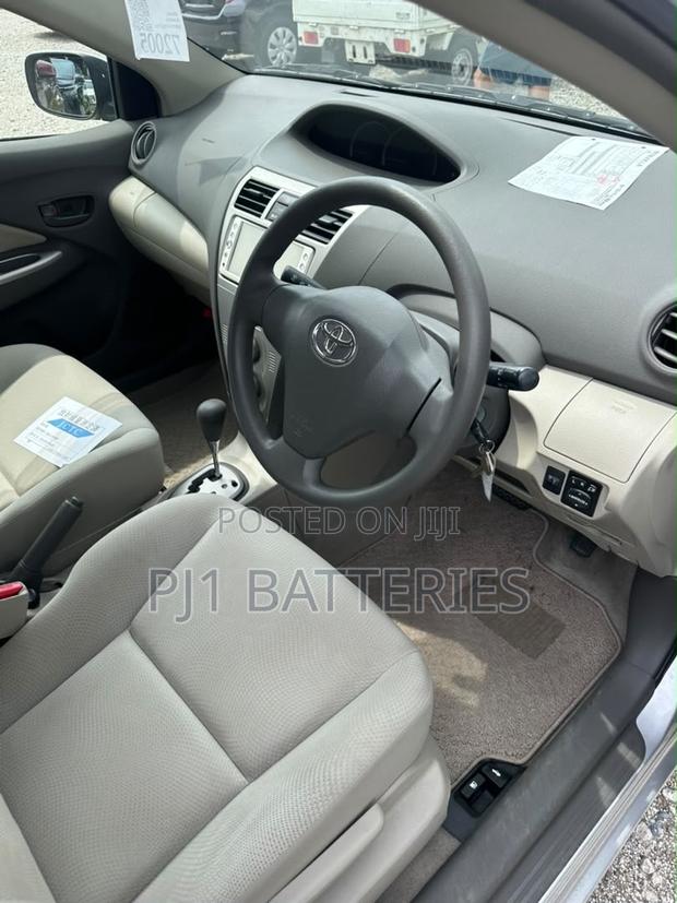Toyota Belta 2010 Silver