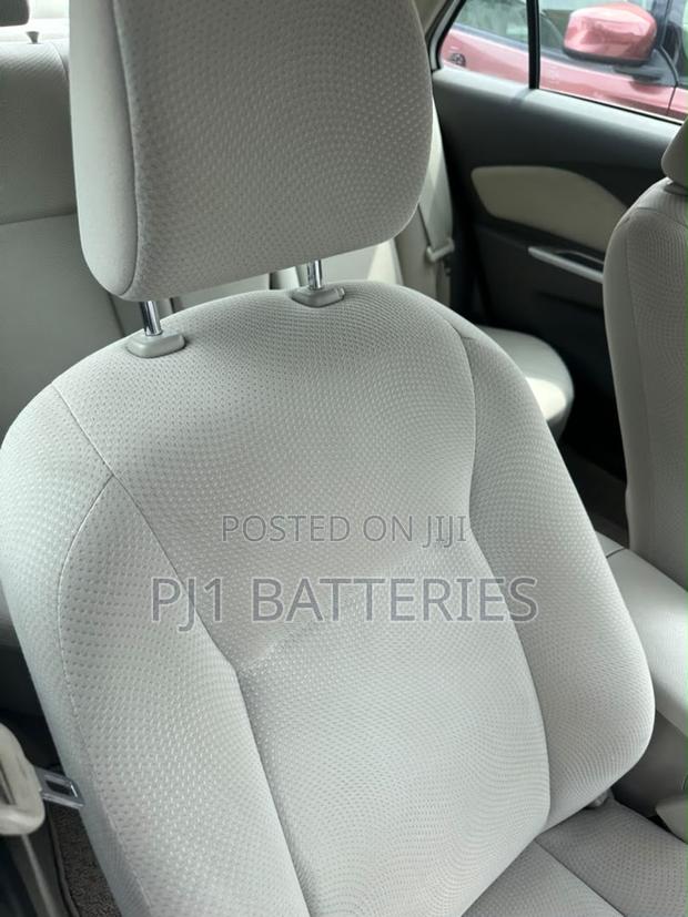 Toyota Belta 2010 Silver