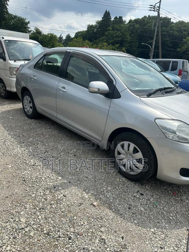 Toyota Belta 2010 Silver