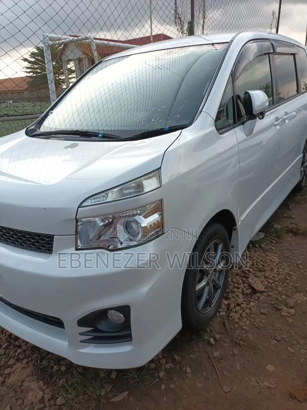 Toyota Voxy 2013 White