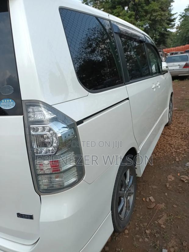 Toyota Voxy 2013 White