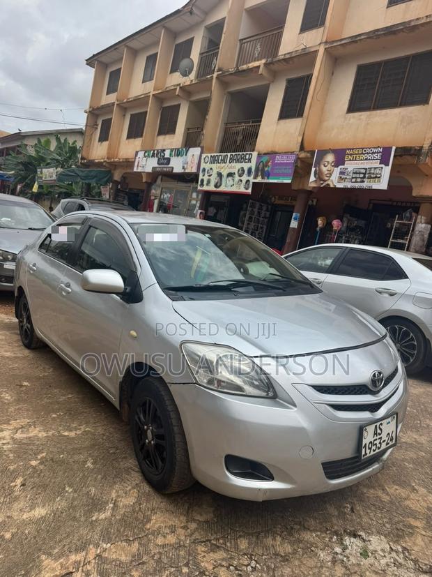 Toyota Belta 2010 Silver