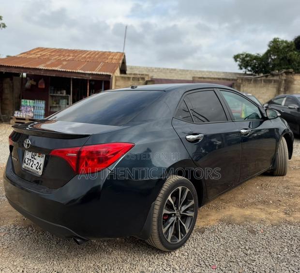 Toyota Corolla XSE (1.8L 4cyl 2A) 2018 Black