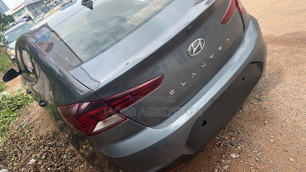 Hyundai Elantra SE 2020 Gray
