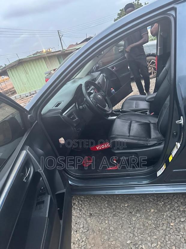 Toyota Corolla 2016 Black