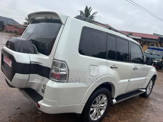 Mitsubishi Pajero 2020 White