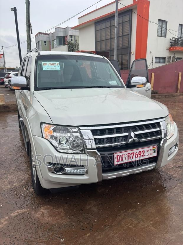 Mitsubishi Pajero 2020 White