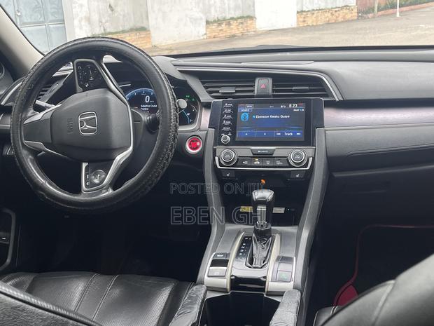 Honda Civic Touring 4dr Sedan (1.5L 4cyl) 2017 White
