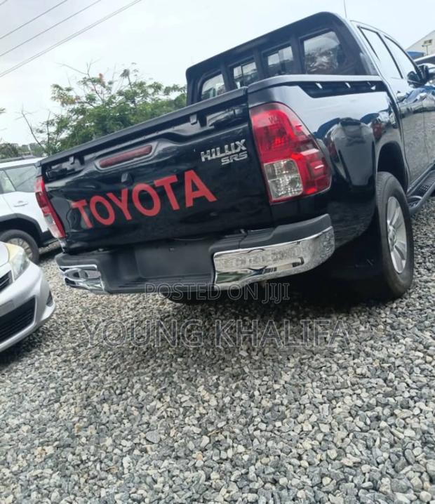 Toyota Hilux 2016 Black