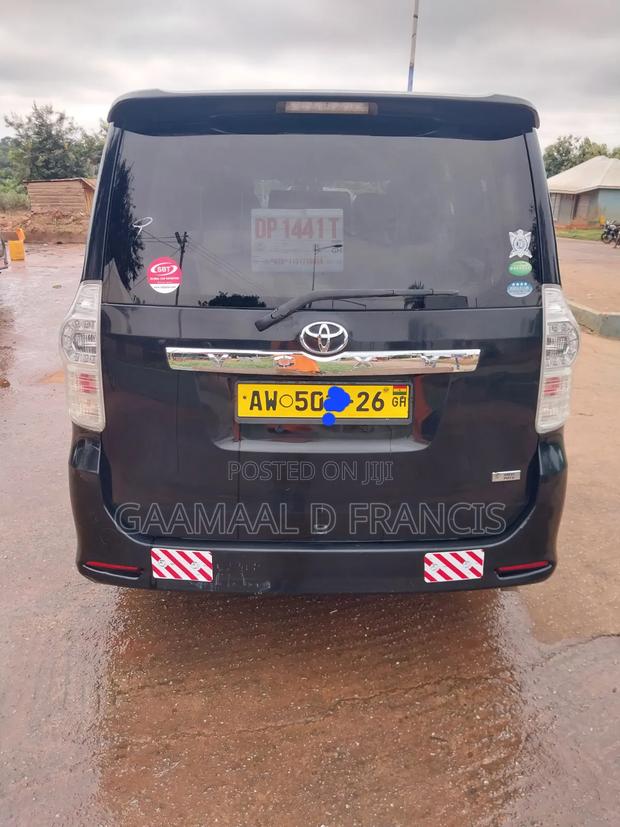Toyota Voxy V 2WD 8-Seater 2013 Black