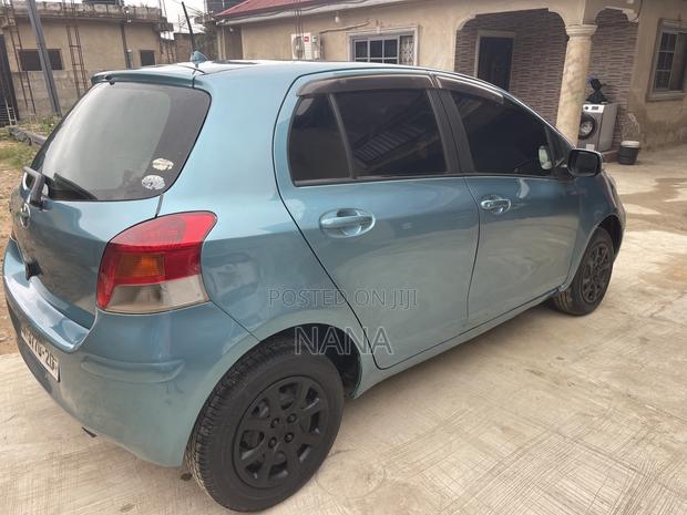 Toyota Vitz 1.3 FWD 3dr 2010 Blue