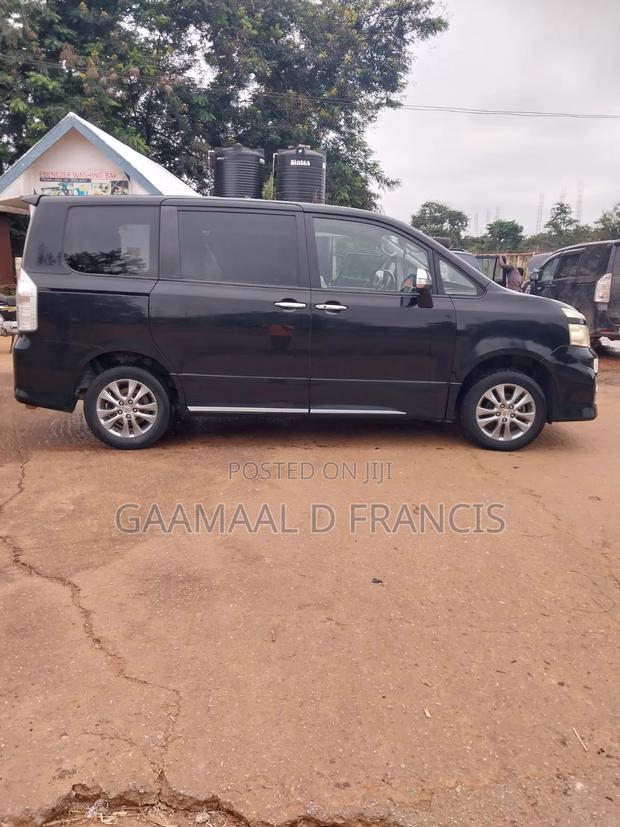 Toyota Voxy V 2WD 8-Seater 2013 Black