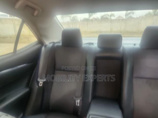Toyota Corolla SE (1.8L 4cyl 6M) 2019 Red