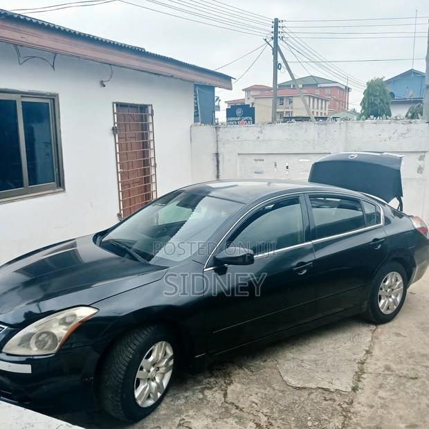 Nissan Altima 2012 Black