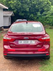 Ford Focus SE Sedan FWD (2.0L 4cyl 5M) 2013 Red for sale