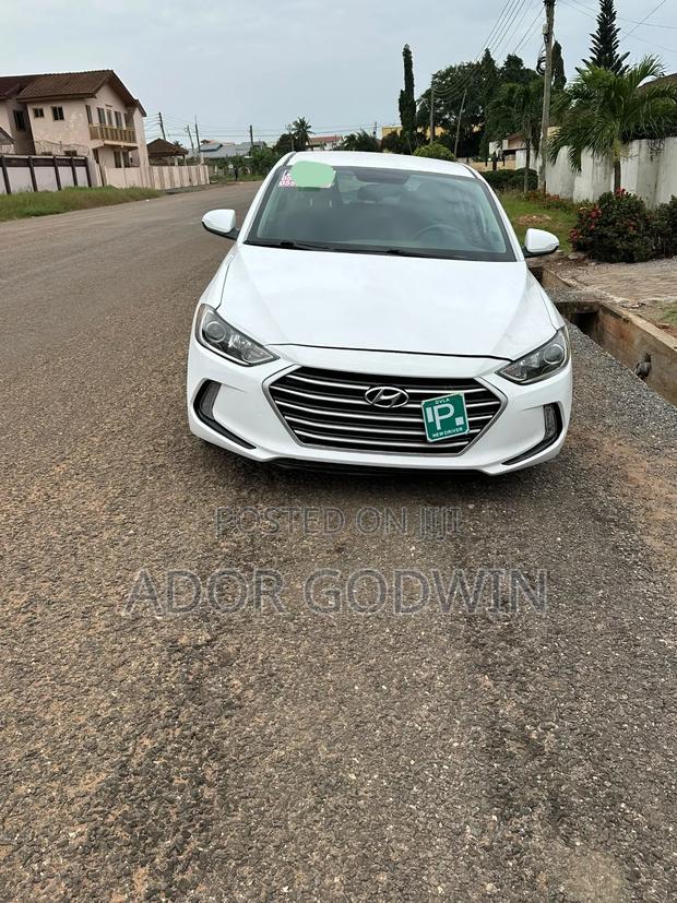 Hyundai Elantra Limited Sedan FWD (2.0L 4cyl 6A) 2017 White