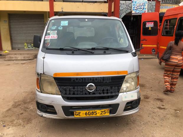 Nissan Caravan 2010 Silver