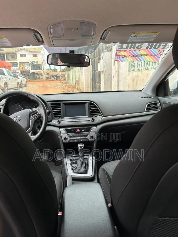 Hyundai Elantra Limited Sedan FWD (2.0L 4cyl 6A) 2017 White