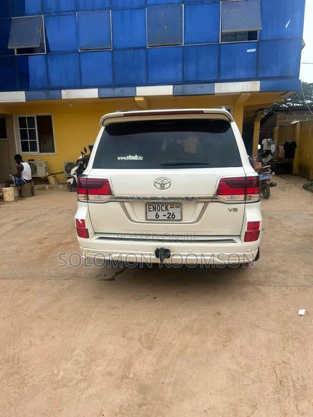 Toyota Land Cruiser 2017 White