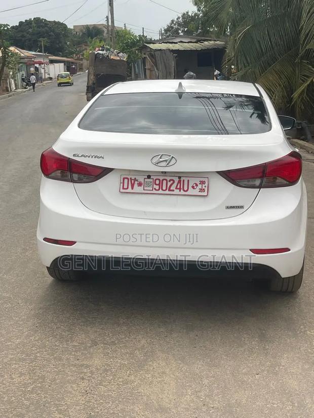 Hyundai Elantra 2012 Off white