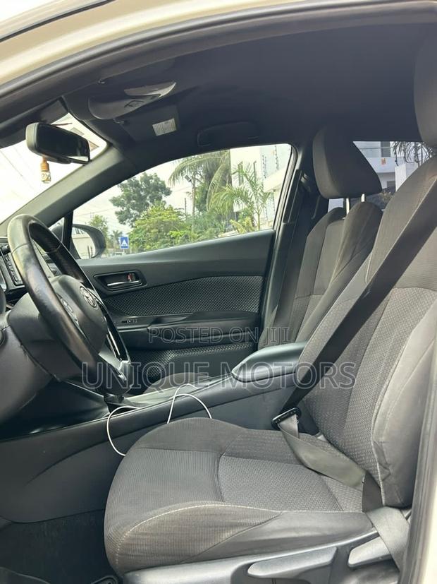 Toyota C-HR LE FWD 2019 White