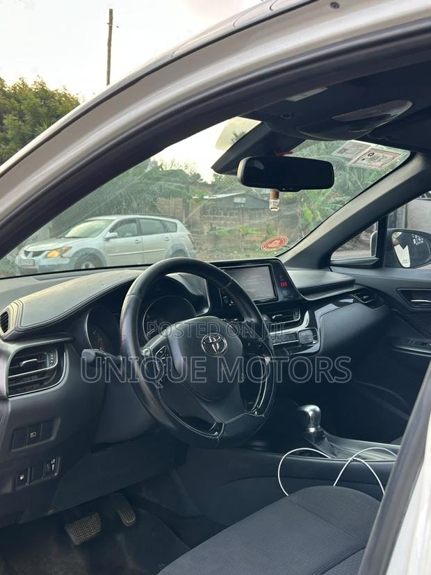Toyota C-HR LE FWD 2019 White