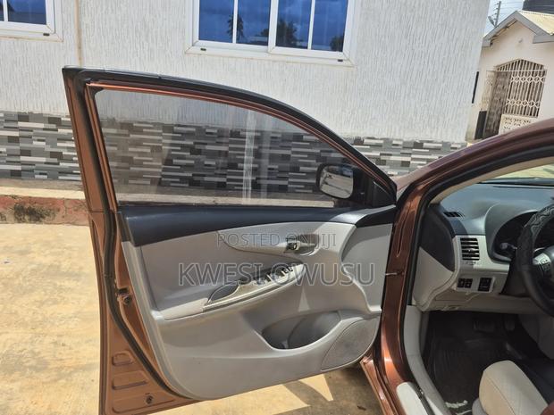 Toyota Corolla 2013 Brown