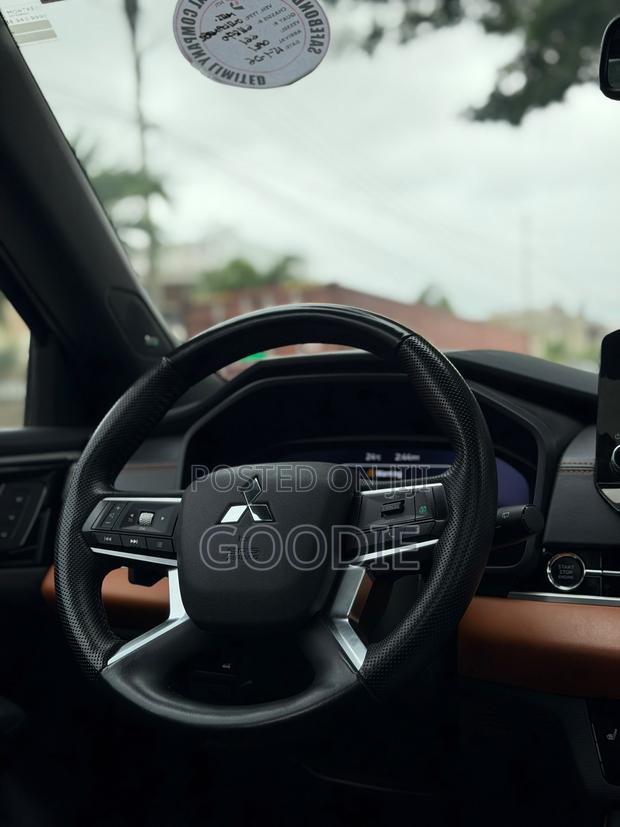 Mitsubishi Outlander SEL 2024 Black