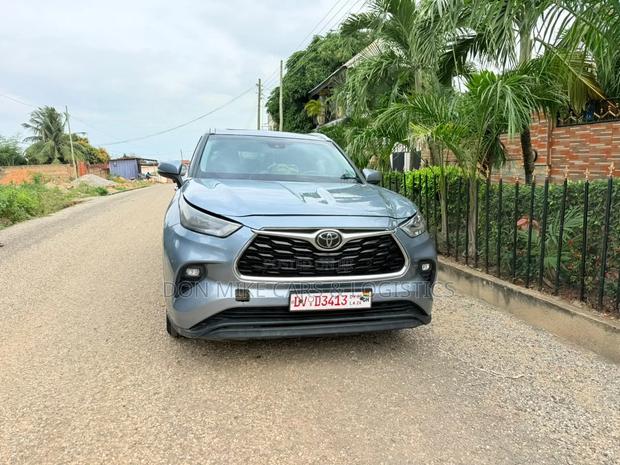 Toyota Highlander 2022 Blue