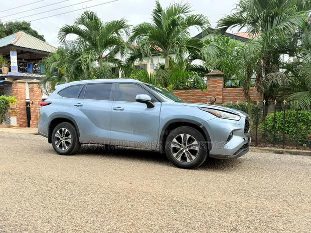Toyota Highlander 2022 Blue